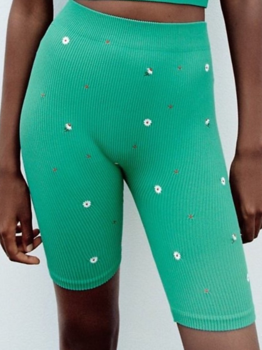 NWT Zara Emerald Ribbed Knit Shorts with Daisy Embroidery M-L